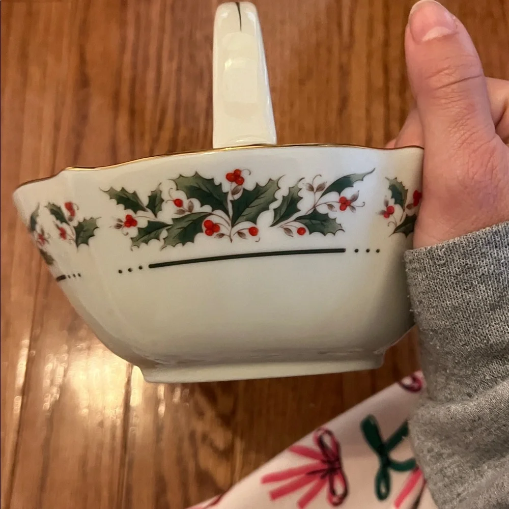 Holly Yuletide White Mistletoe Handled Oval Basket Christmas Decor Decorations